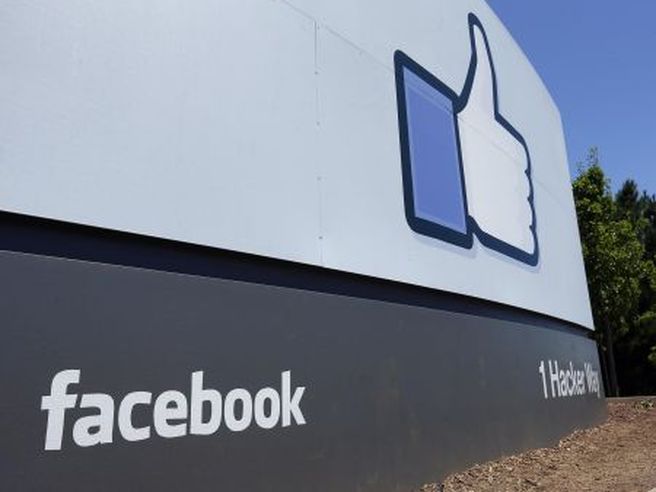 Facebook batte attese su utili e fatturato, balzo degli utenti attivi (+16%)