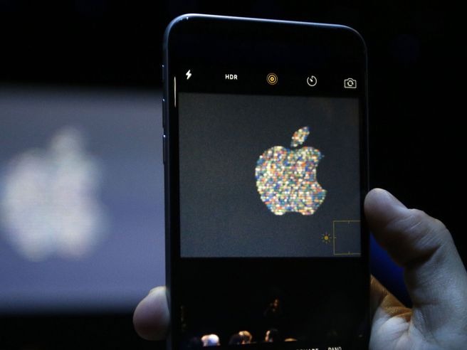 Stm perde oltre il 6% in Borsa, paga annuncio Apple