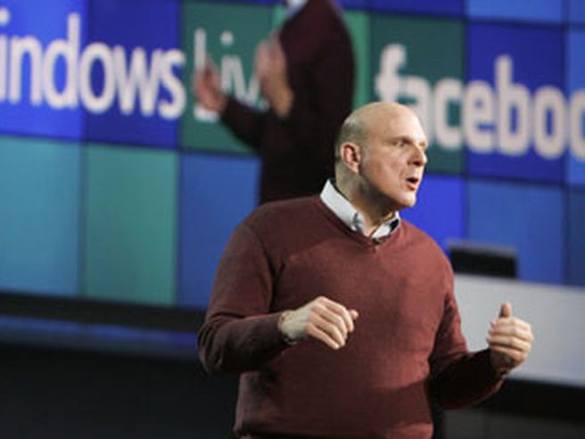 Microsoft: ceo Steve Ballmer lascerà il gruppo entro 12 mesi