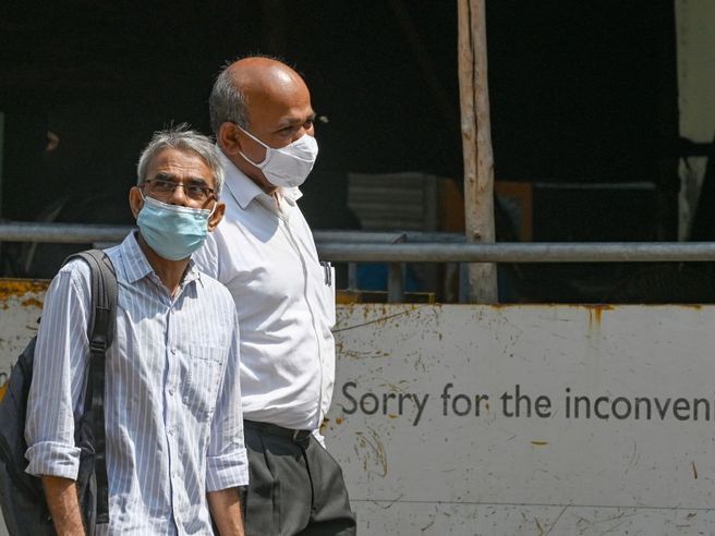 India: banca centrale alza tassi al 4,9%, reazione nervosa Borsa Mumbai. Rupia giù