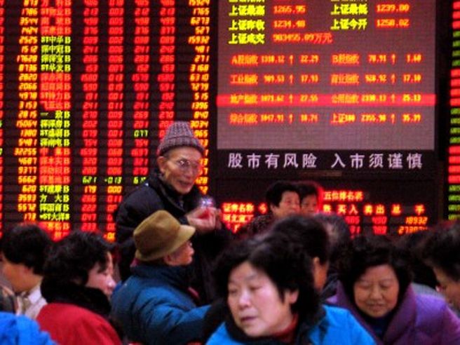 La Borsa di Shanghai chiude positiva