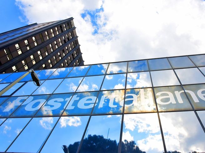 Poste Italiane, i conti in arrivo il 22 luglio. Barclays fissa nuovo target e vede Tim tra i temi chiave