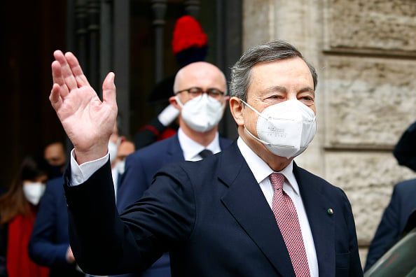Secondo gli analisti di UniCredit e JP Morgan Piazza Affari continuerà a beneficiare del Draghi Effect