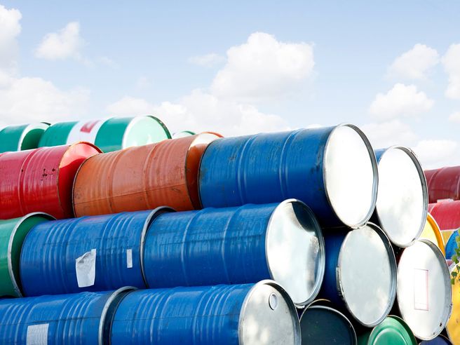 Petrolio crolla a -8%, WTI sotto 100 $ per prima volta da inizio mese. Due fattori trainano le vendite
