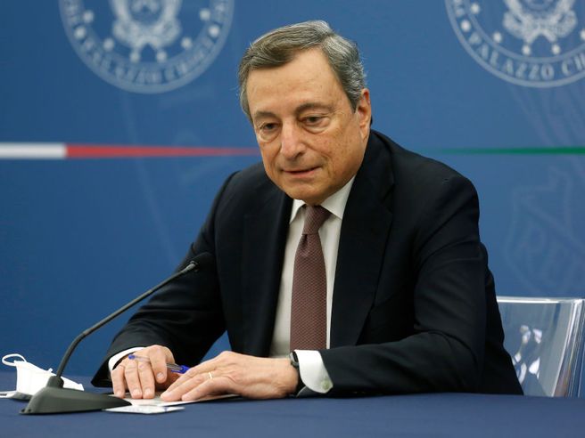 Caro-bolletta, Draghi: ‘favorevole a ipotesi consorzio Ue per stoccaggio gas. Misure strutturali in legge bilancio’