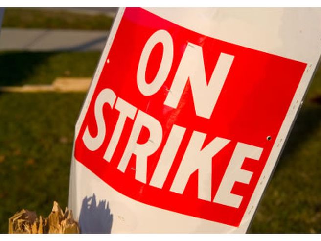 SudAfrica: continuano le proteste dei minatori, +0,6% per il platino