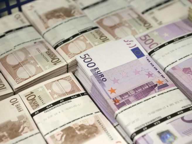 Forex: euro tocca nuovi minimi a duce mesi contro il dollaro