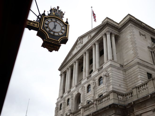Bank of England dritta per la sua strada contro l’inflazione. Tassi UK al 4%, record in 14 anni