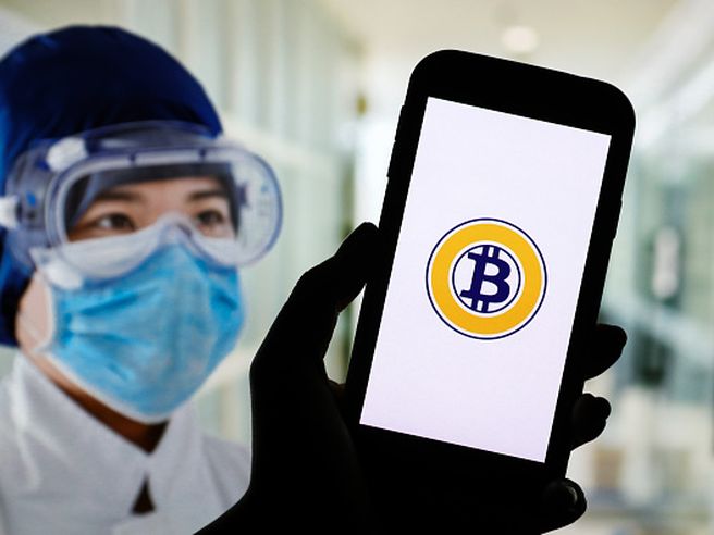 Bitcoin senza freni, tocca nuovi record con effetto Tesla fin oltre $47.000