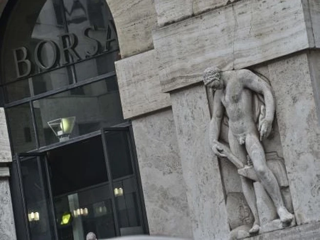 Piazza Affari viaggia in rosso: Ftse Mib in calo dell’1%