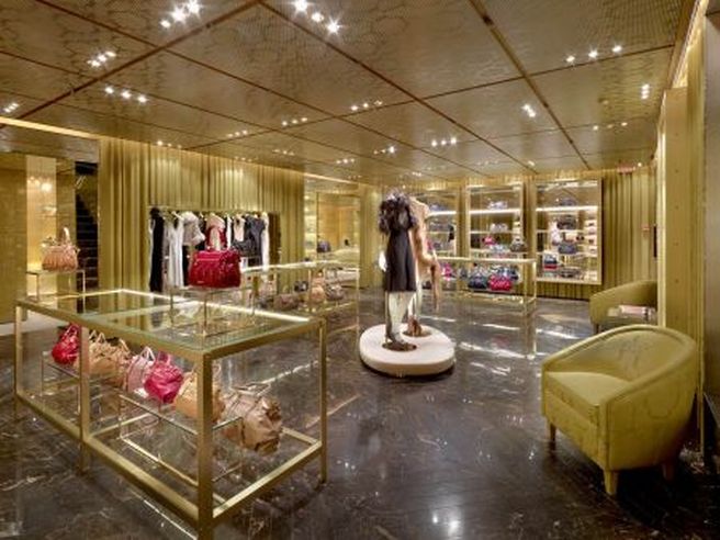 Lusso: Credit Suisse promuove Ferragamo e boccia Tod’s