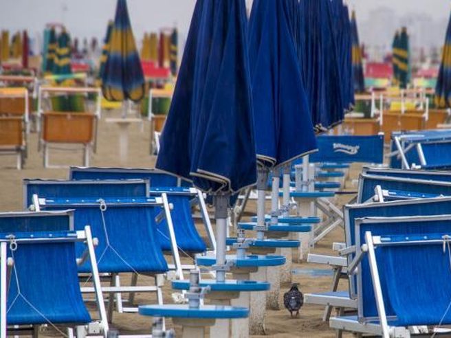 Turismo: estate fiacca per gli stabilimenti balneari, solo 31% italiani andrà in vacanza (consumatori)