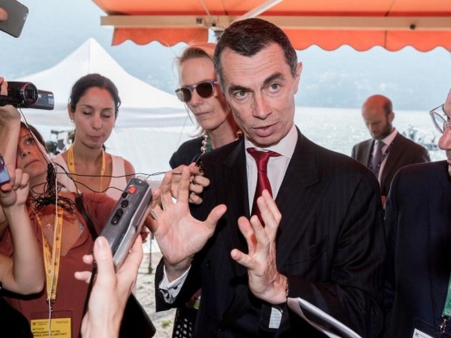Unicredit cauta in attesa aggiornamento piano, voci M&A non scuotono il titolo