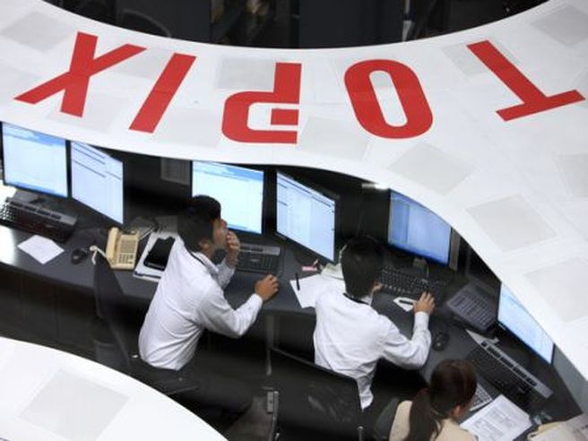 Borsa di Tokyo rimbalza: Nikkei +1,2%