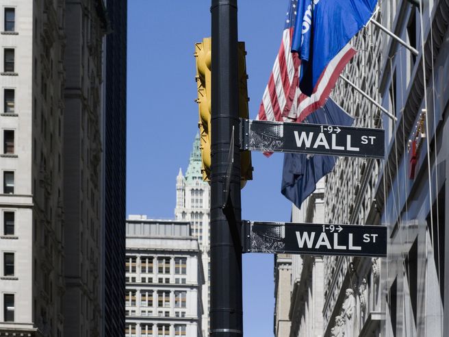 Wall Street sull’attenti in attesa tassi Fed. Investitori valutano dati macro, tassi Treasuries a 2 anni al 3,85%