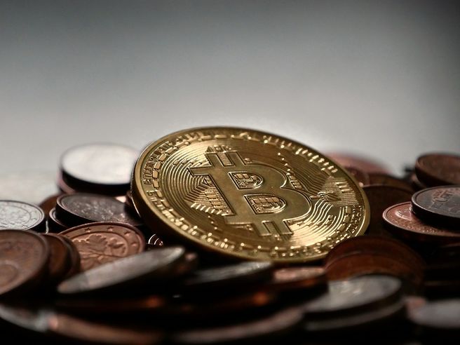 Nuovo record per il Bitcoin, supera $12.000. Capitalizzazione doppia rispetto a Goldman Sachs