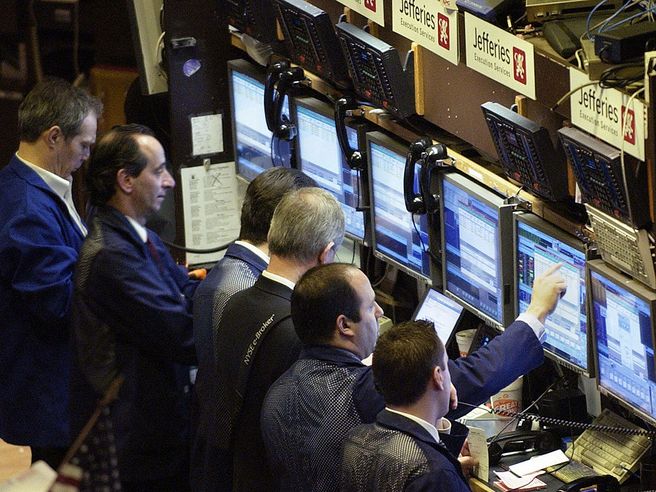 Wall Street futures positivi, occhio a petrolio, tassi Treasuries, euro-dollaro. Male Texas Instruments dopo bilancio (-4,9%)