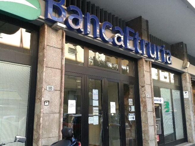 Banca Etruria: mandato al presidente per trovare nuovi partner