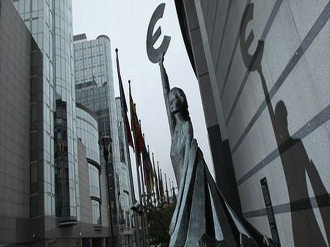 Eurozona: il calo della fiducia è conseguenza delle tensioni geopolitiche (analisti)