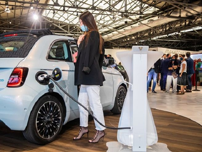 Stellantis in vetta alle vendite in Europa, due modelli nella top 3 delle auto elettriche più vendute