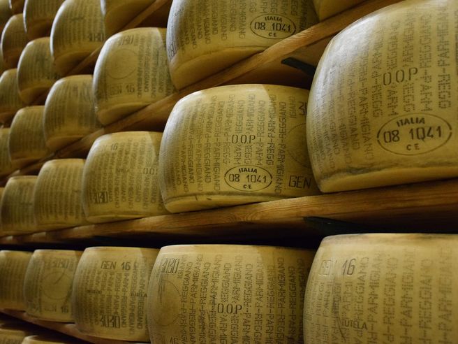 Parmigiano Reggiano, esportazioni in crescita e record di fatturato nel 2024