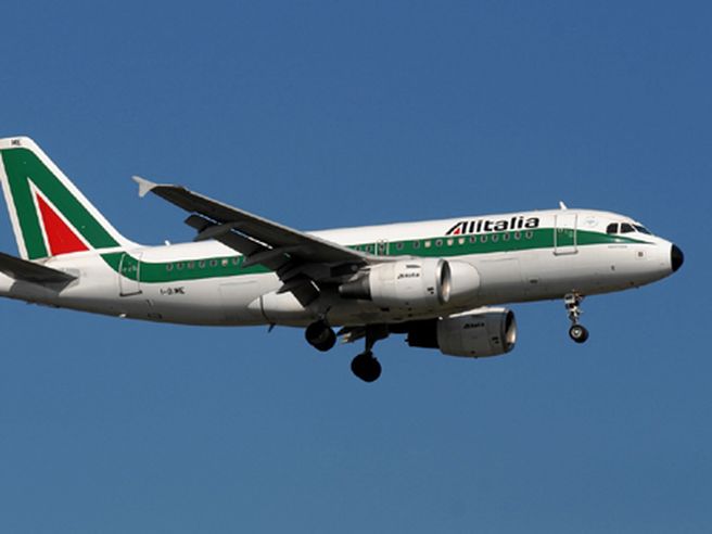Alitalia: il primo semestre si chiude con un rosso di 201 milioni