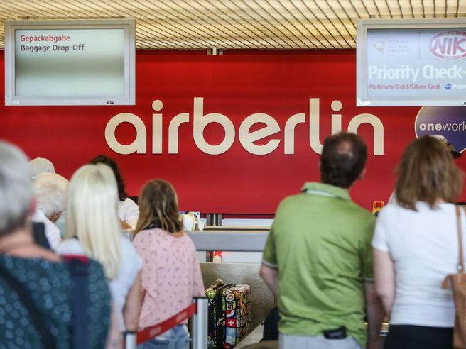 Air Berlin: subito licenziamento per 1.400 dipendenti, mentre titolo crolla -28% a Francoforte