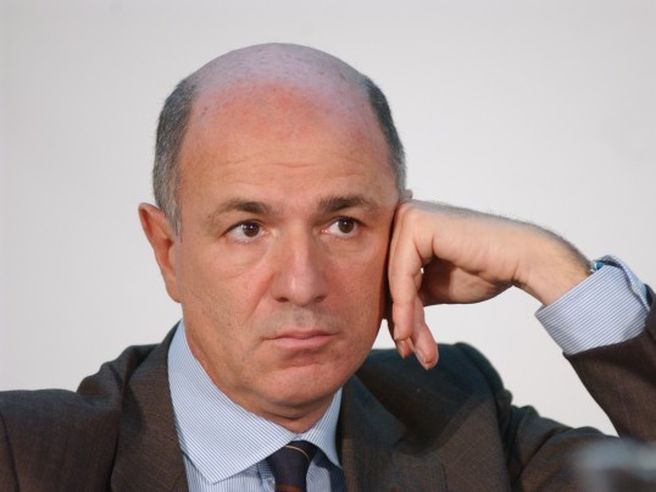 Intesa Sanpaolo: Passera esclude un suo ritorno
