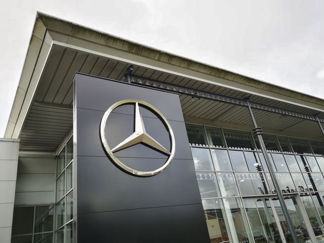 Mercedes-Benz, calo delle vendite del 6% nel primo trimestre 2026