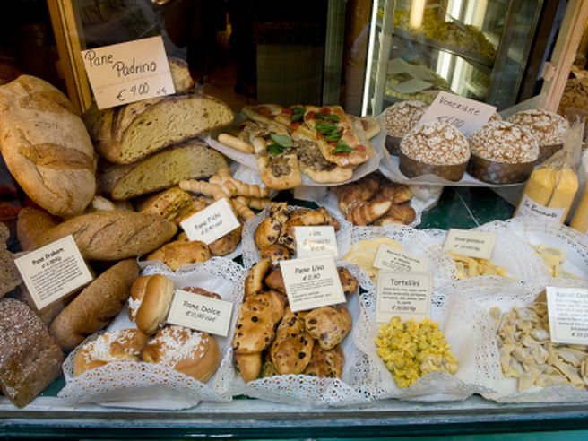Stangata su pane, pasta e pizza: ecco l’entità dei rincari sui prezzi dei vari prodotti calcolati da Federconsumatori