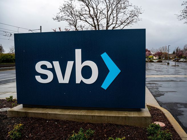 SVB: senatori USA chiedono di aprire indagine sui dirigenti