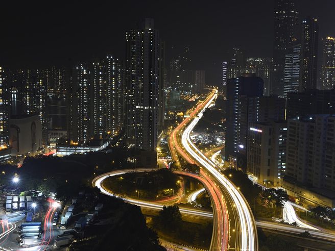 Hong Kong valuta inasprimento restrizioni Covid in scia nuova ondata di casi