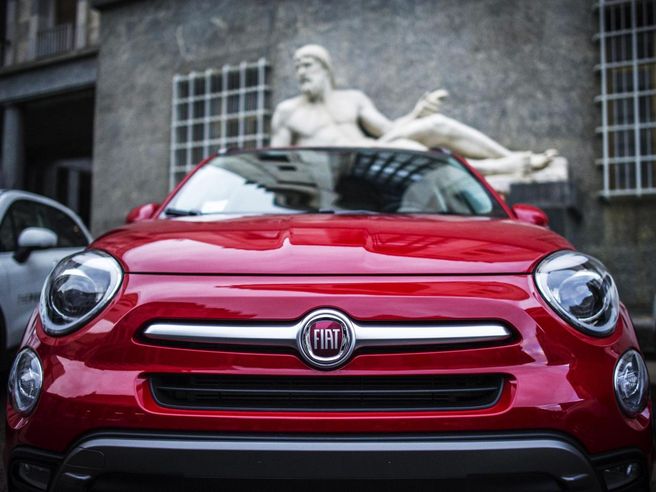 Stellantis: immatricolazioni Italia aprile +23,4%, meno del mercato