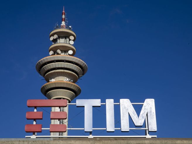 TIM: raggiunti o superati obiettivi 2022. Ricavi totali in crescita a 4,3 mld, EBITDA in netto miglioramento in IV trimestre