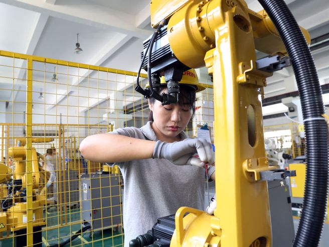 Cina: produzione industriale +7,5% a gennaio-febbraio, record da giugno 2021
