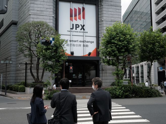 Borsa Tokyo: indice Nikkei 225 in calo dello 0,35%, futures Usa deboli dopo nuovi record Wall Street