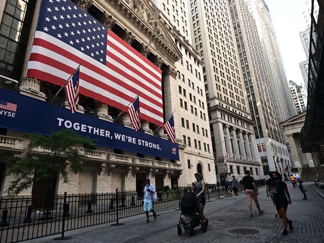 Wall Street: effetto Fed hawkish, futures confermano scia negativa hi-tech. Nuove sanzioni Russia sostengono petrolio