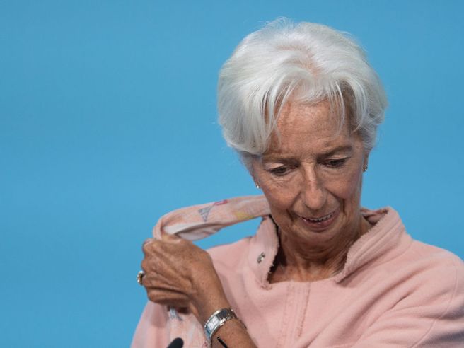 Bce, Lagarde: non c’è stagnazione e inflazione modererà passo, quindi non ci sarà stagflazione
