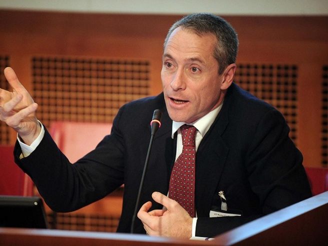 Poste Italiane tra i migliori del Ftse Mib, sponda ancora da accordo con Amazon