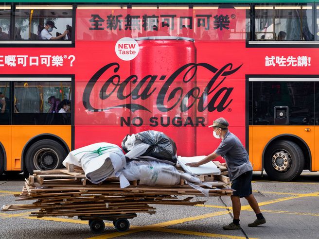Coca Cola: utili e fatturato III trimestre battono attese, il colosso migliora stime dell’anno. Titolo in rialzo