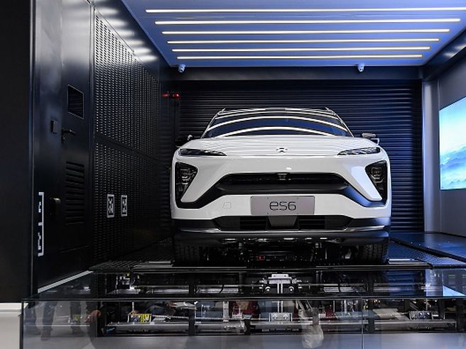 NIO a caccia di risorse per crescere: offrirà nuove azioni per 2 mld $, titolo giù a Wall Street