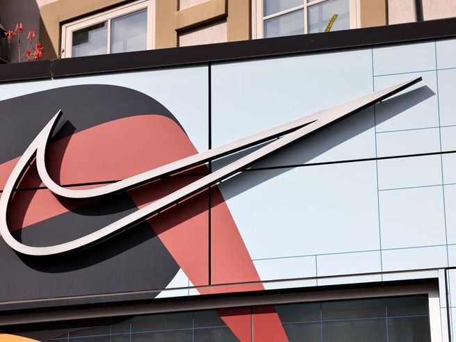 Nike, tonfo titolo -12% a Wall Street dopo utili e taglio guidance