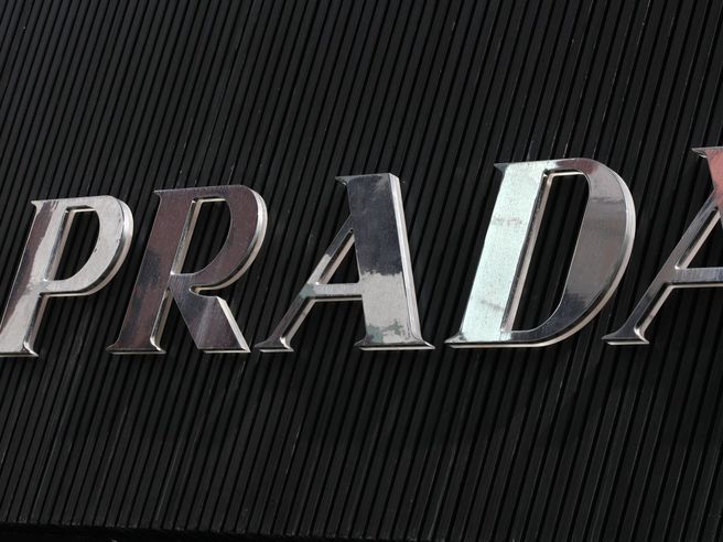 Prada: crescita del 22% nel primo trimestre 2023, ricavi netti a 1.065 milioni di euro