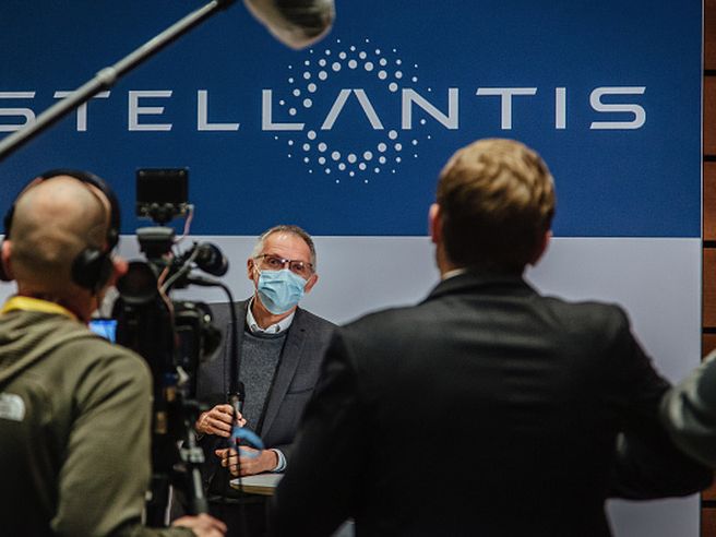 Stellantis scatta a +3% sul Ftse Mib, dalla Francia rumor su razionalizzazione partnership bancarie