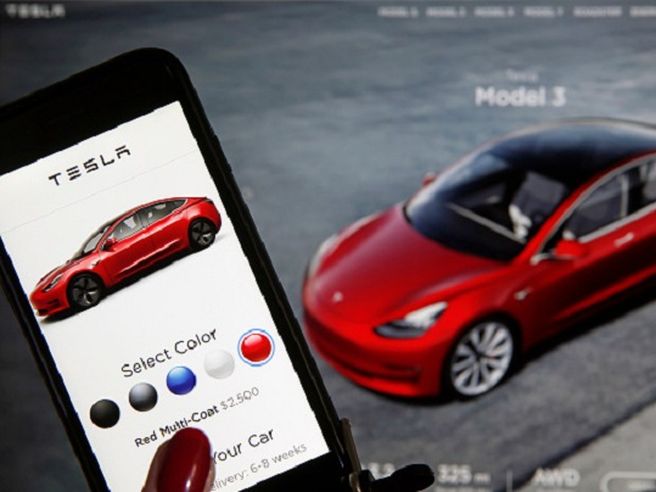Wall Street in rialzo: Intel in rally +5%, focus anche su Tesla e GameStop. Rating: upgrade e downgrade di oggi