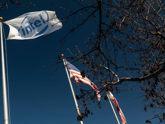 Wall Street incerta dopo shock tasse Biden, il commento di Goldman Sachs. Tonfo Intel -6%, Snap balza +8%