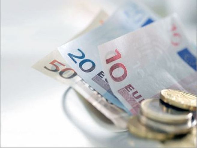 Codacons: retribuzioni al palo riducono potere d’acquisto e impoveriscono italiani
