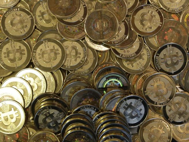 Bitcoin: dopo Tesla, anche Google e Apple potrebbero usarlo come sistema pagamento (analisti)