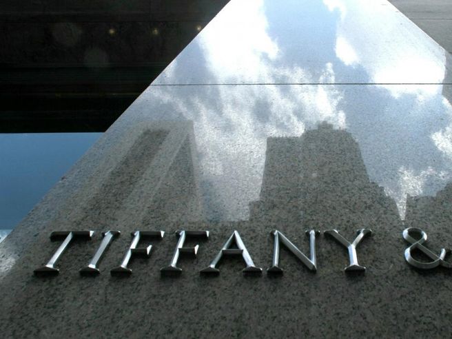 Tiffany conferma offerta Lvmh, proposta all’esame del cda