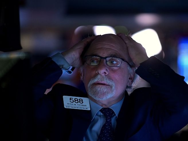 COVID-19 strema Wall Street: Dow -950 punti, futures anticipano nuovo crollo. American Airlines KO